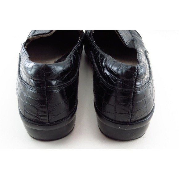 Naturalizer Black Croc-Embossed Loafers - Picture 4 of 7